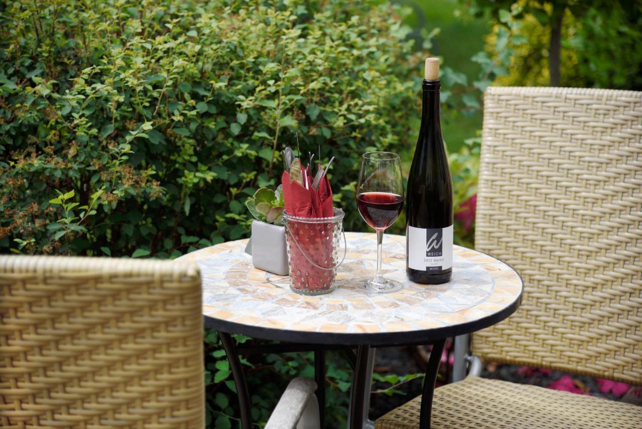 Weingut Weich Hotel Riol Buitenkant foto