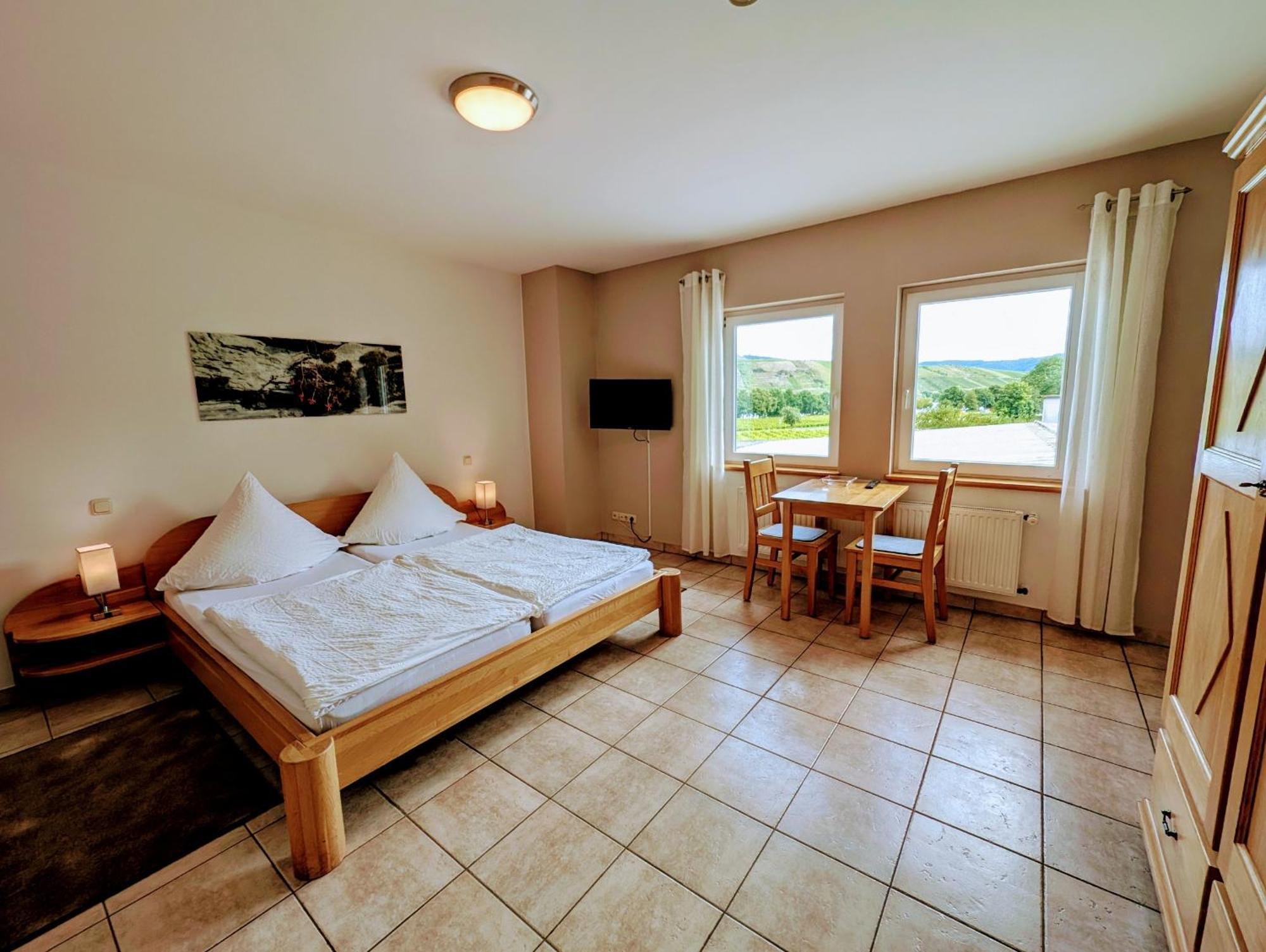 Weingut Weich Hotel Riol Buitenkant foto